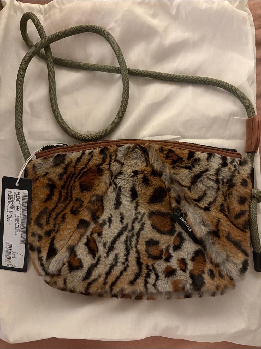 NWT Flower Mountain POCKET BAG
Mini cross body bag - Light brown - Picture 7 of 13